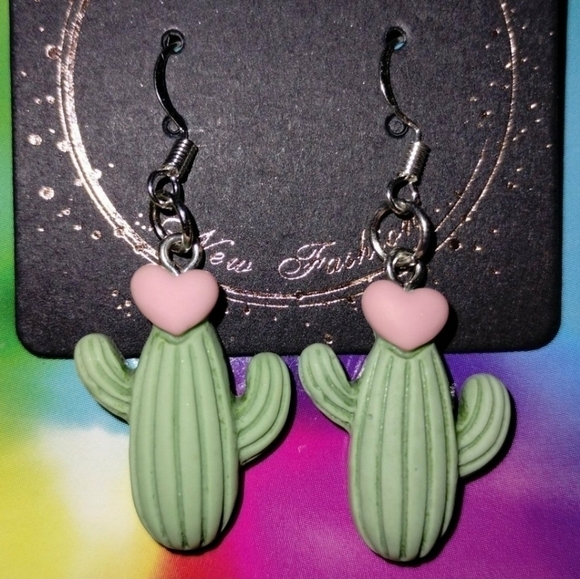 Handmade Kawaii Heart Cactus Earrings - Picture 1 of 7